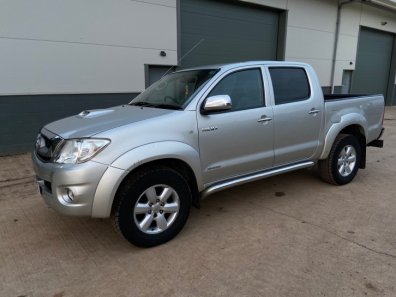 Toyota Hi-Lux Invincible 3.0LT Diesel