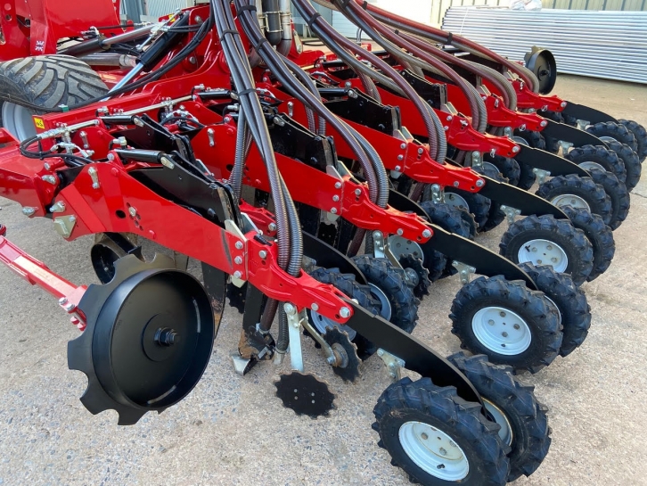 Sumo DTS4 Deep Tillage Seeder