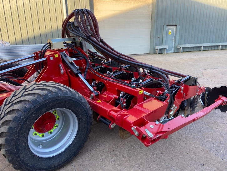 Sumo DTS4 Deep Tillage Seeder