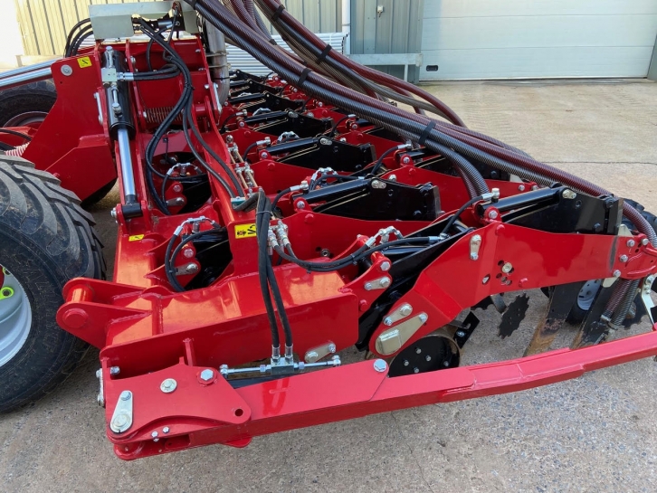 Sumo DTS4 Deep Tillage Seeder