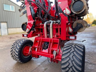 Sumo DTS4 Deep Tillage Seeder