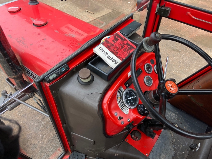 Massey Ferguson 240