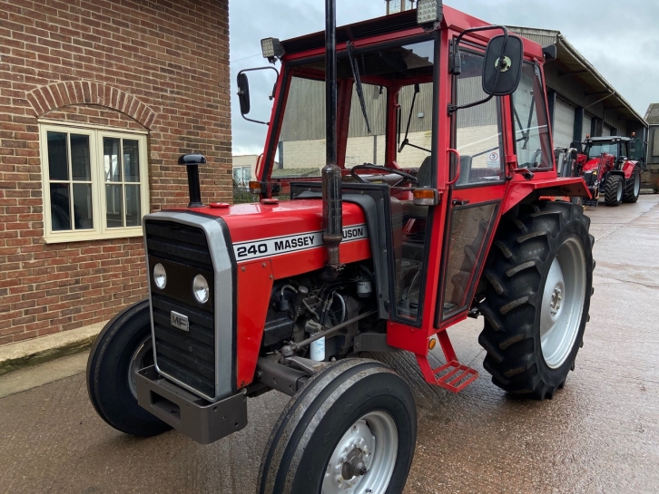 Massey Ferguson 240