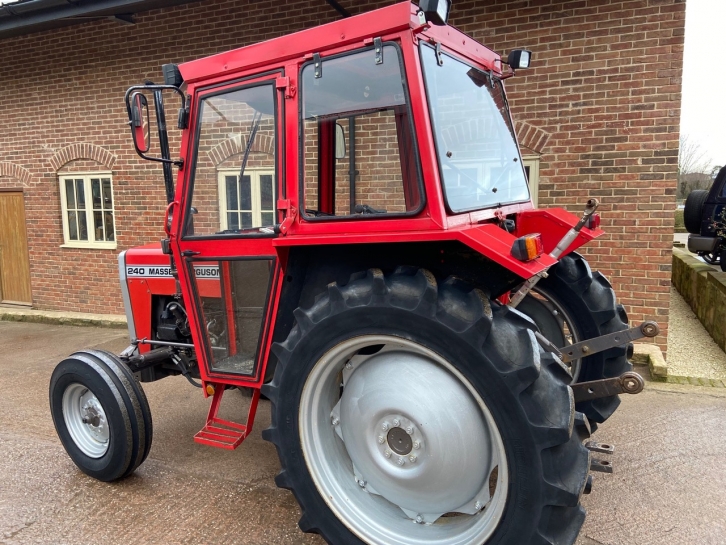 Massey Ferguson 240