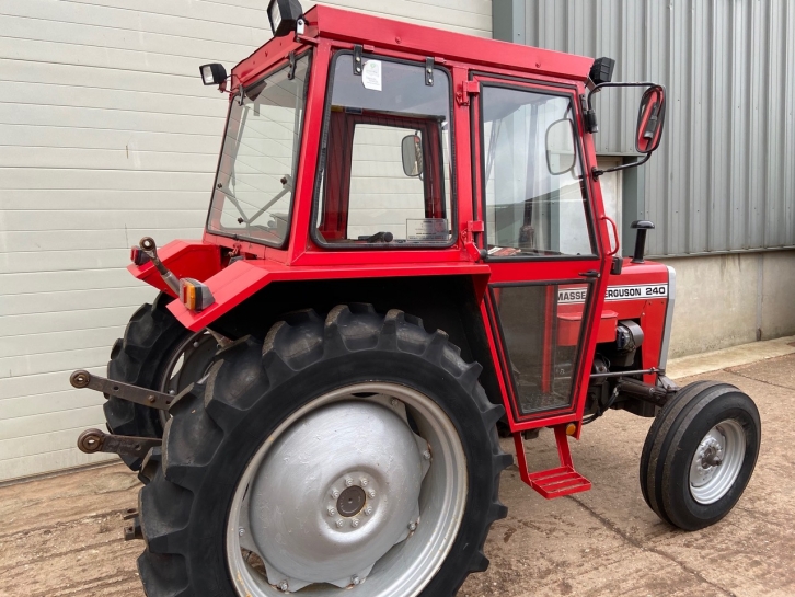 Massey Ferguson 240