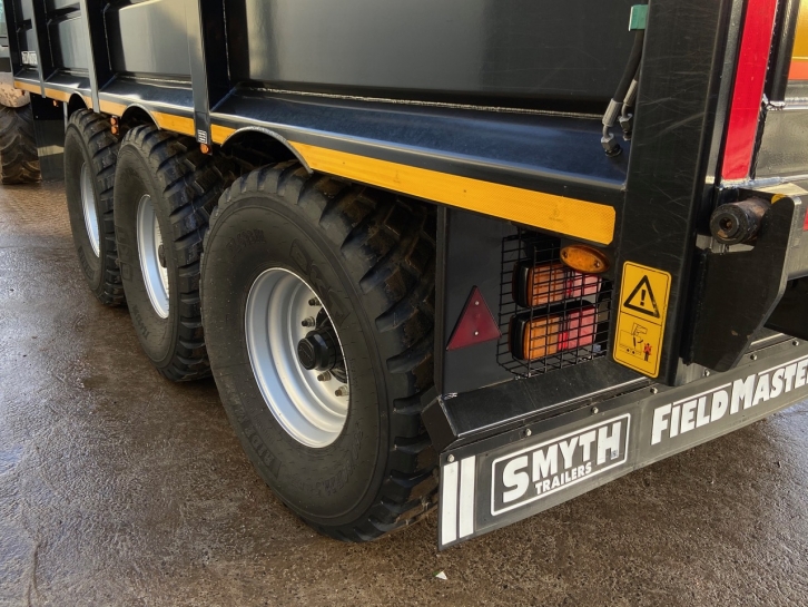 Smyth FM24 silage trailer
