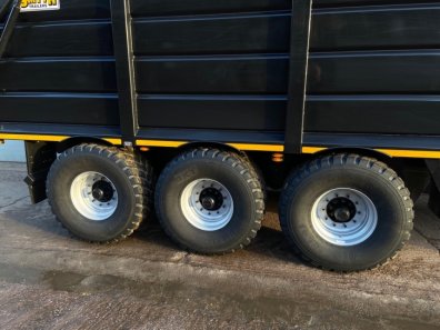 Smyth FM24 silage trailer