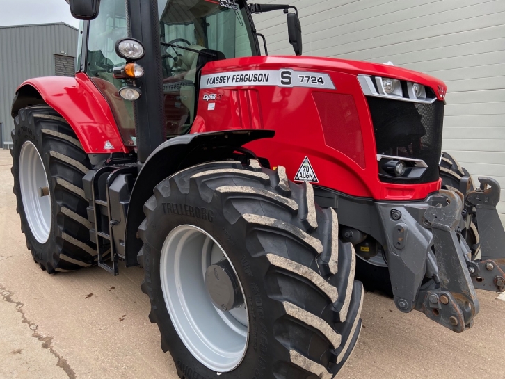 Massey Ferguson 7724S Exclusive