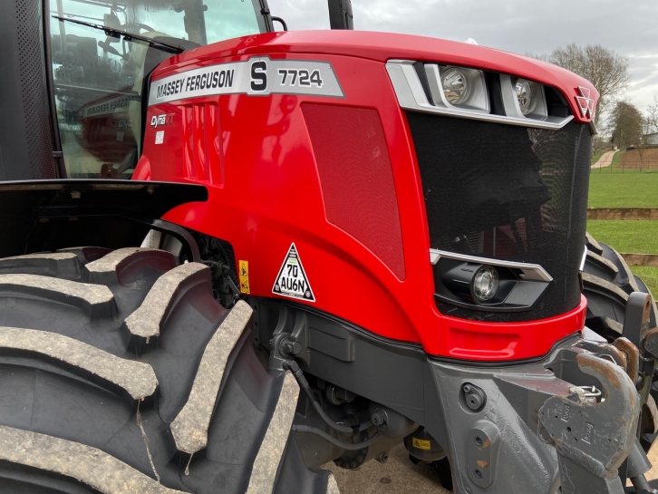 Massey Ferguson 7724S Exclusive