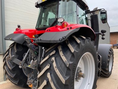 Massey Ferguson 7724S Exclusive