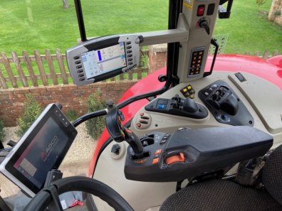 Massey Ferguson 7724S Exclusive