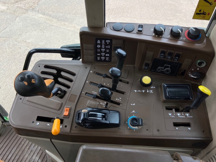 John Deere 6420