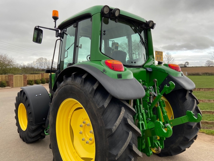 John Deere 6420