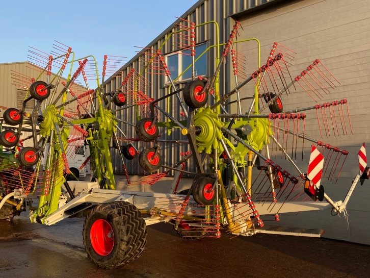 Claas Liner 3600 4 rotor rake