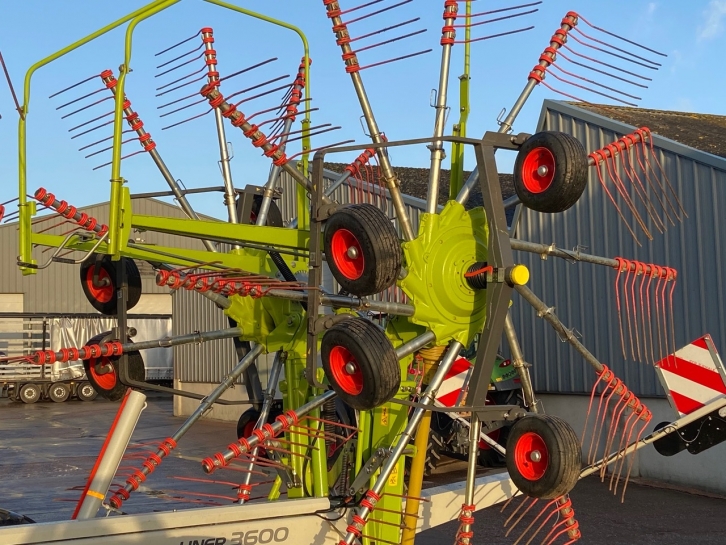 Claas Liner 3600 4 rotor rake