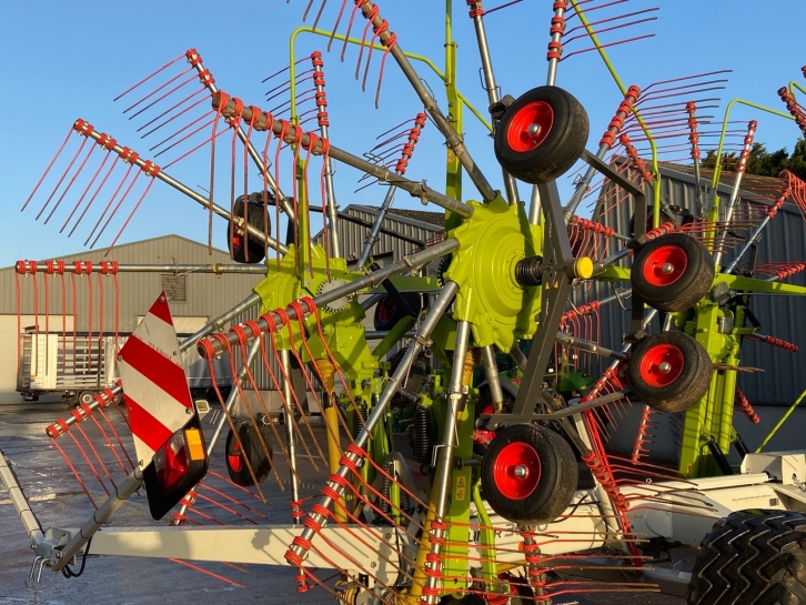 Claas Liner 3600 4 rotor rake