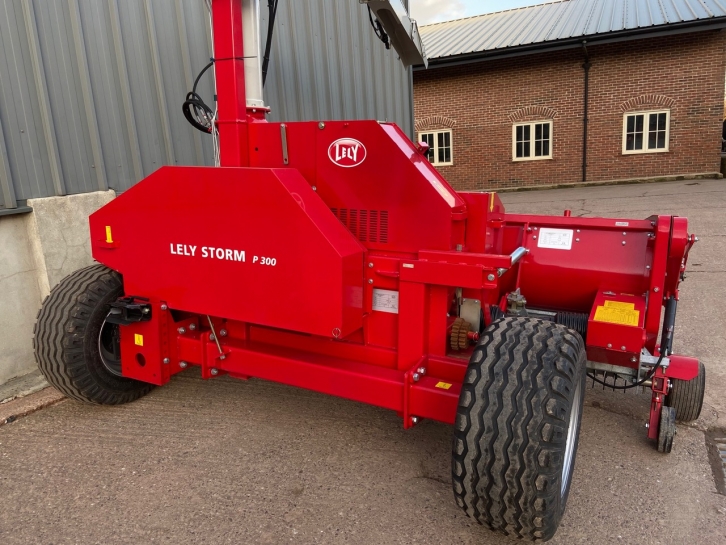 Lely Storm P 300 trailed forager