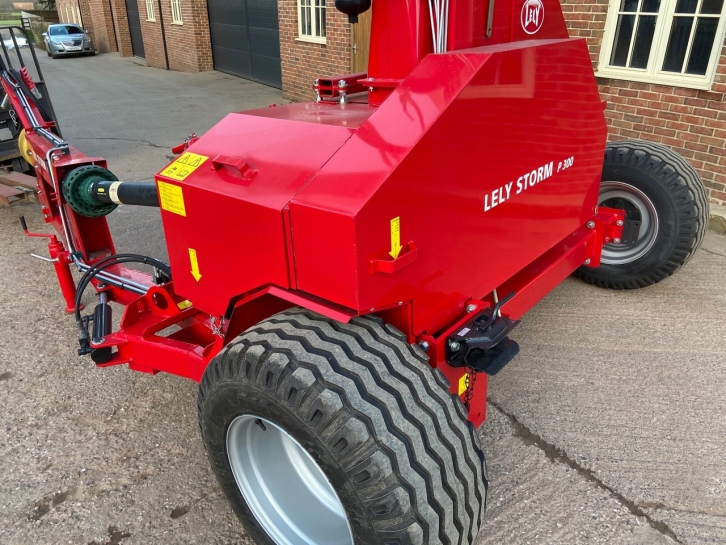 Lely Storm P 300 trailed forager