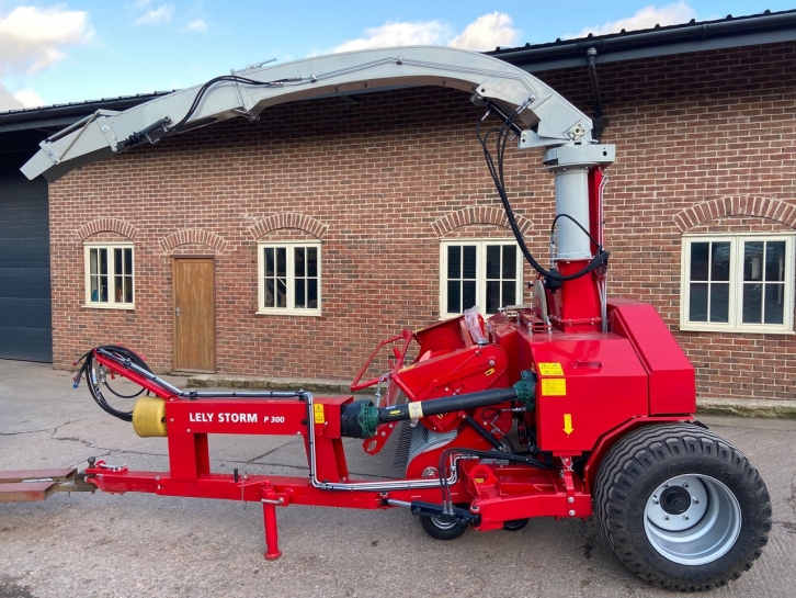 Lely Storm P 300 trailed forager