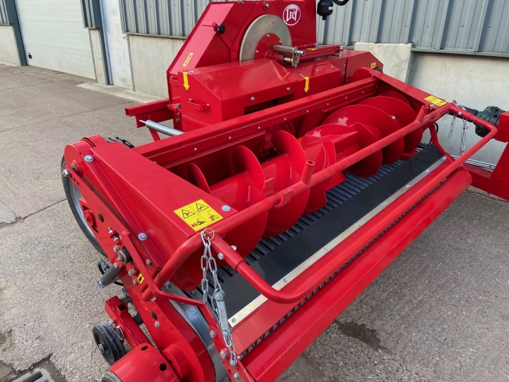 Lely Storm P 300 trailed forager