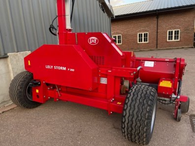 Lely Storm P 300 trailed forager