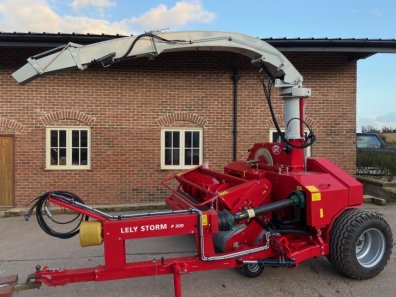 Lely Storm P 300 trailed forager