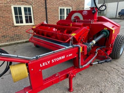 Lely Storm P 300 trailed forager