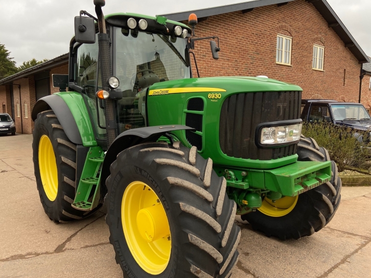 John Deere 6930