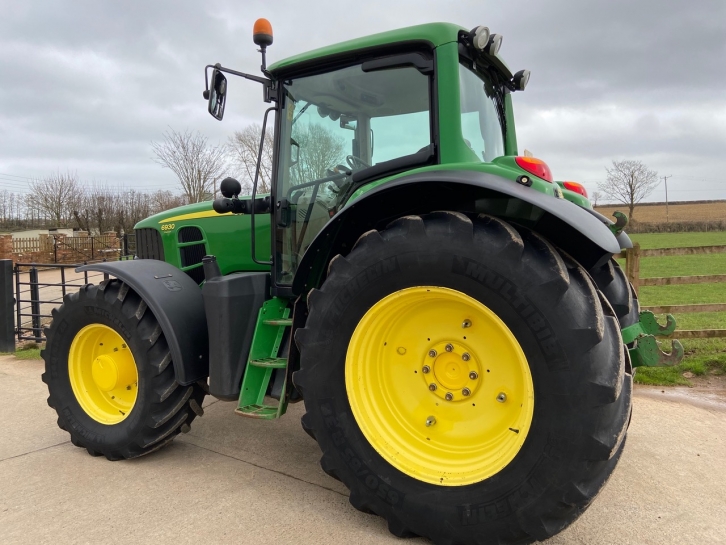 John Deere 6930