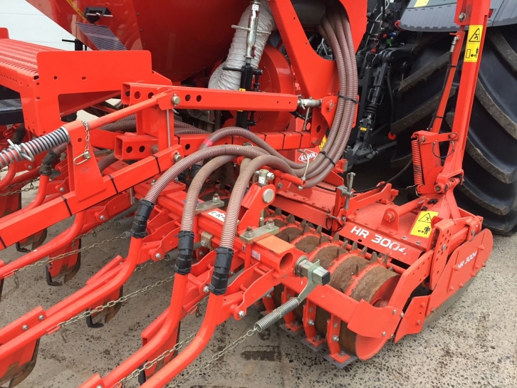 Kuhn HR 3004 power harrow drill