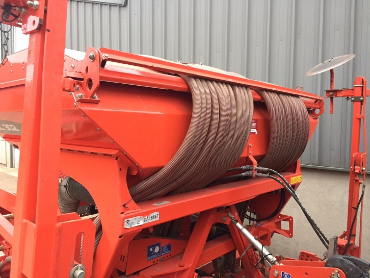 Kuhn HR 3004 power harrow drill