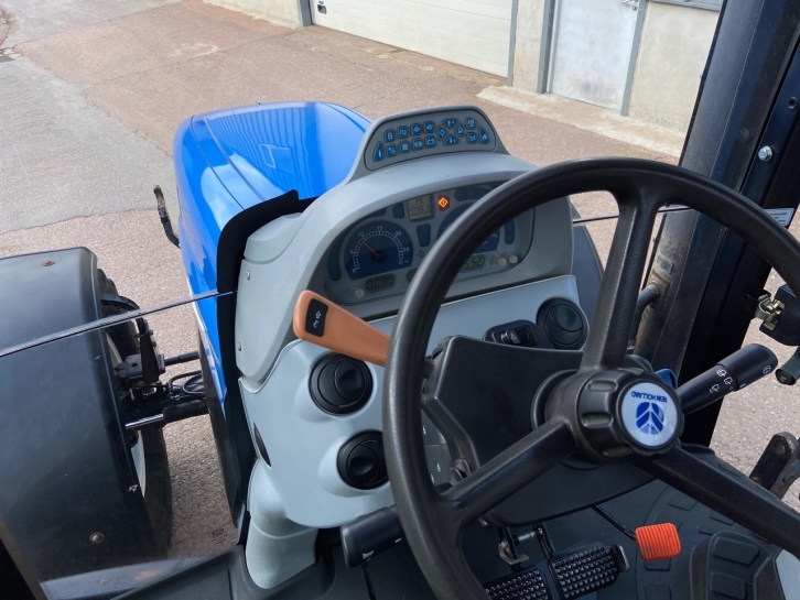 New Holland T6080