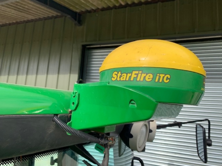 John Deere 6930