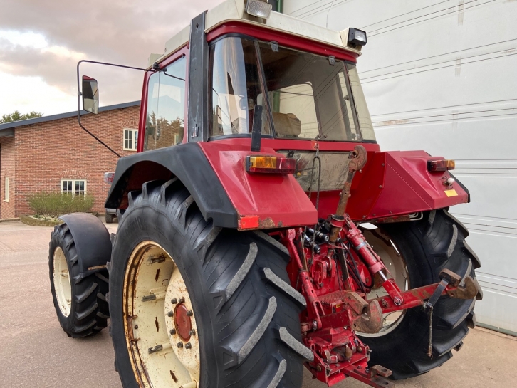International 1056XL