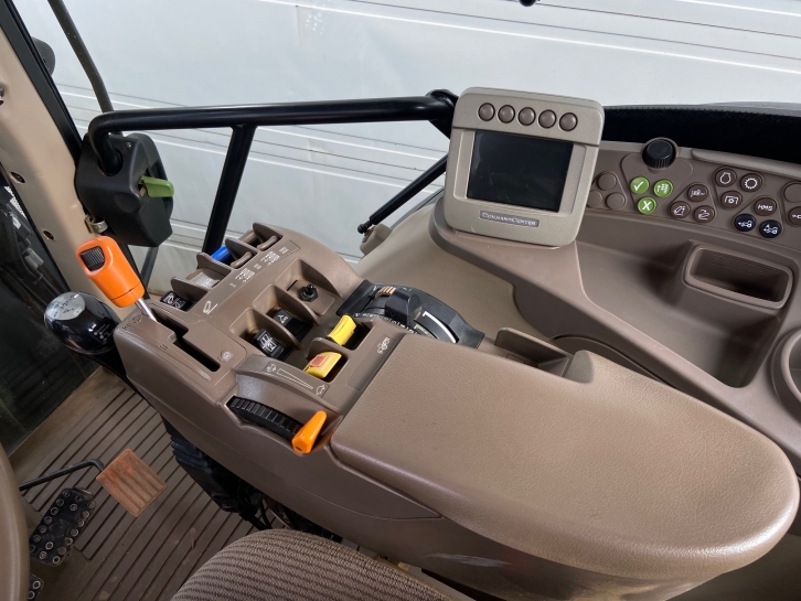 John Deere 6930