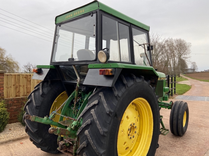 John Deere 3140