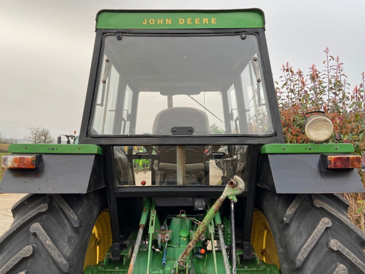 John Deere 3140