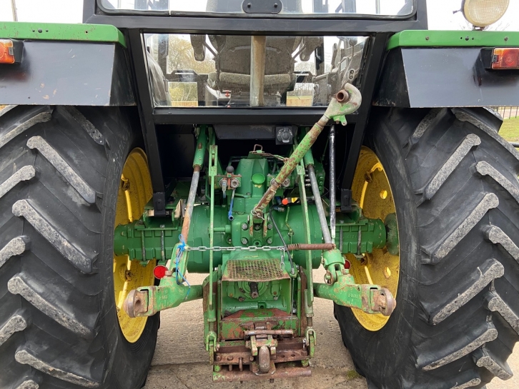 John Deere 3140