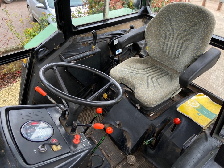 John Deere 3140