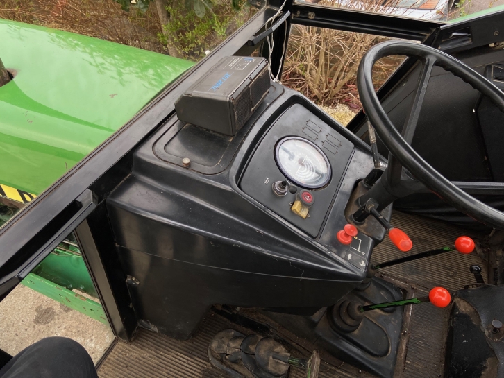 John Deere 3140