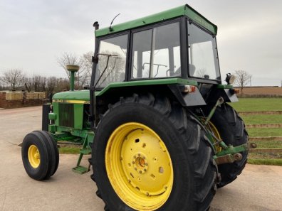 John Deere 3140