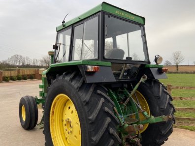 John Deere 3140