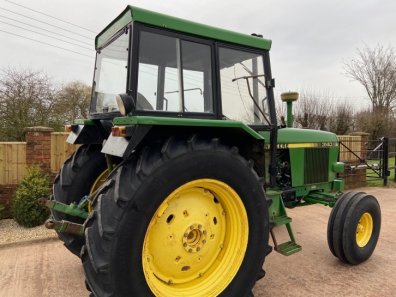 John Deere 3140