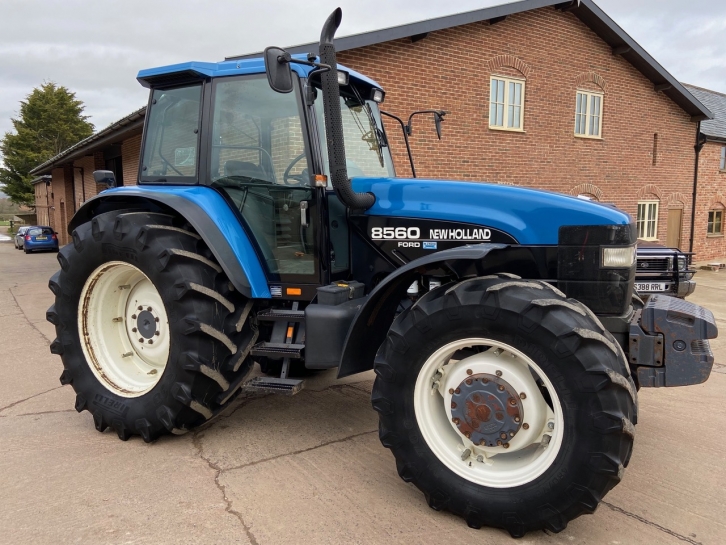 New Holland 8560