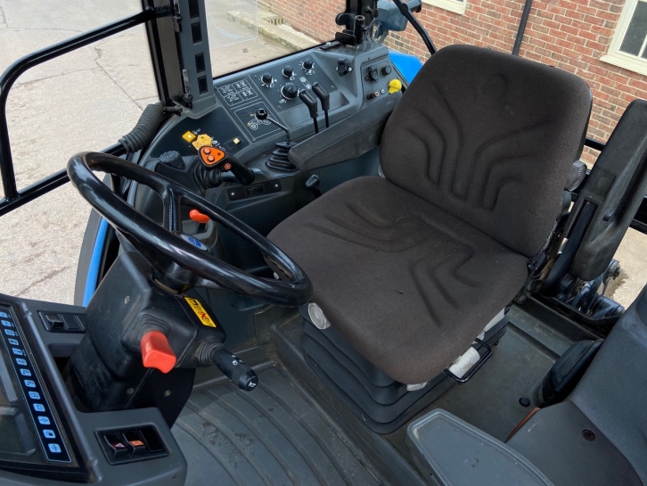 New Holland 8560