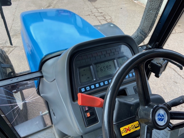 New Holland 8560