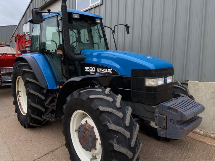 New Holland 8560