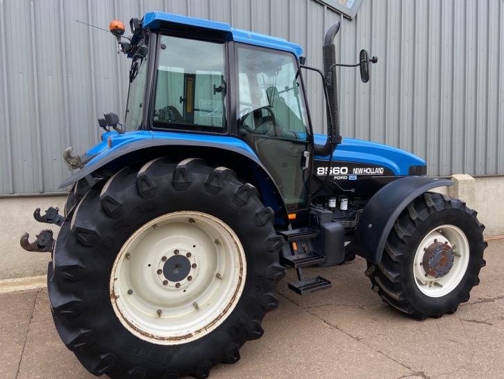 New Holland 8560