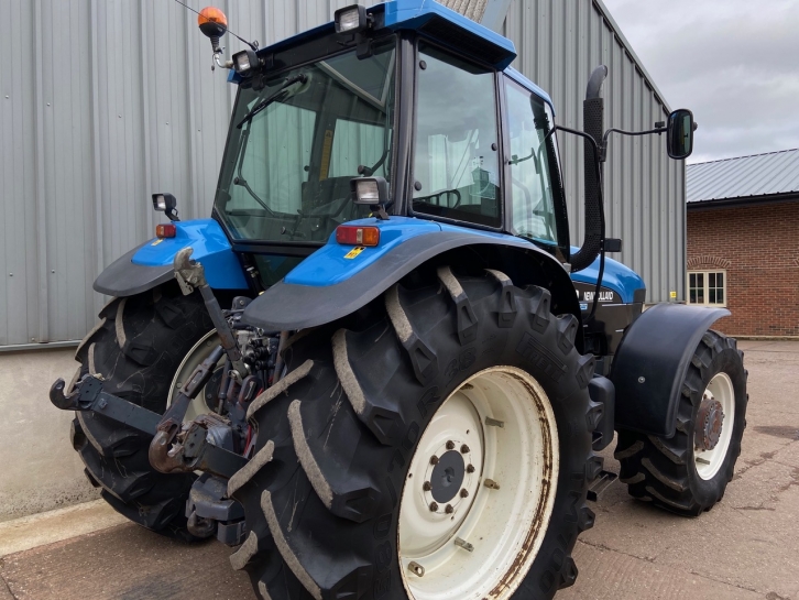 New Holland 8560