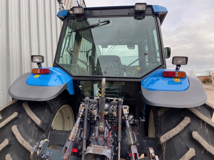 New Holland 8560